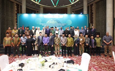 Bersama ulama dan intelektual nasional dan internasional dalam Gala Dinner Muktamar Internasional Fiqih Peradaban (Fiqih Hadharah) Menyambut Satu Abad NU yang diselenggarakan oleh Pengurus Besar Nahdlatul Ulama (PBNU) di Jakarta Desember 2022