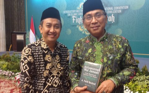 Bersama Ketua Umum PBNU KH Yahya Cholil Staquf dalam acara Gala Dinner Muktamar Internasional Fiqih Peradaban (Fiqih Hadharah) yang diselenggarakan oleh Pengurus Besar Nahdlatul Ulama (PBNU) menyambut 1 Abad NU di Jakarta Desember 2022